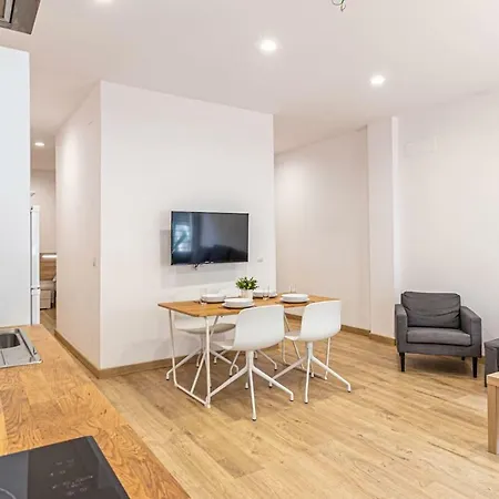Moderno Piso En La Carihuela A Un Paso De La Playa * Torremolinos