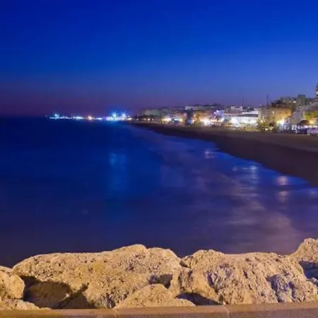 Moderno Piso En La Carihuela A Un Paso De La Playa *